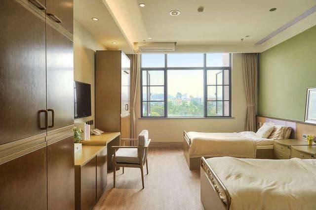 为什么敬老院住不满人？